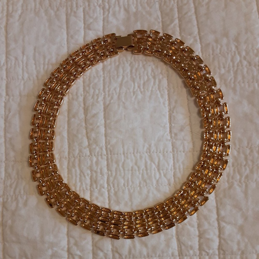 Women's necklace